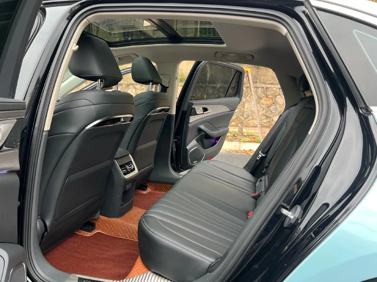 2023 HongQi H5 2.0T 224HP L4 8AT,autocango,china used car exporter,china ev exporter,chinese used car exporter,chinese used ev exporter