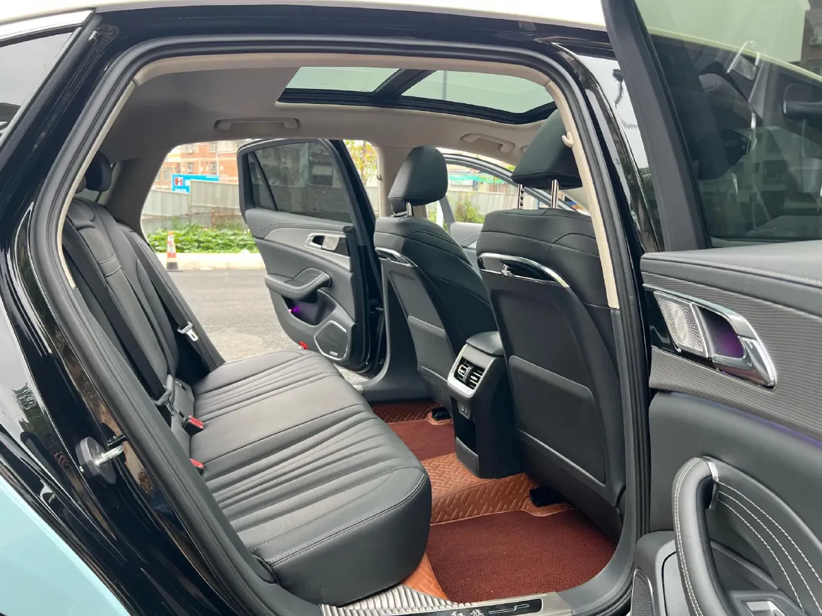 2023 HongQi H5 2.0T 224HP L4 8AT,autocango,china used car exporter,china ev exporter,chinese used car exporter,chinese used ev exporter