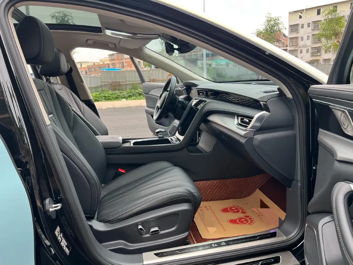 2023 HongQi H5 2.0T 224HP L4 8AT,autocango,china used car exporter,china ev exporter,chinese used car exporter,chinese used ev exporter