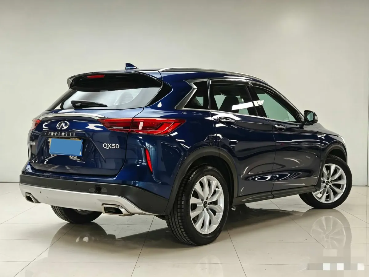 2018 Infiniti QX30 2.0T 211HP L4 7DCT,autocango,china used car exporter,china ev exporter,chinese used car exporter,chinese used ev exporter