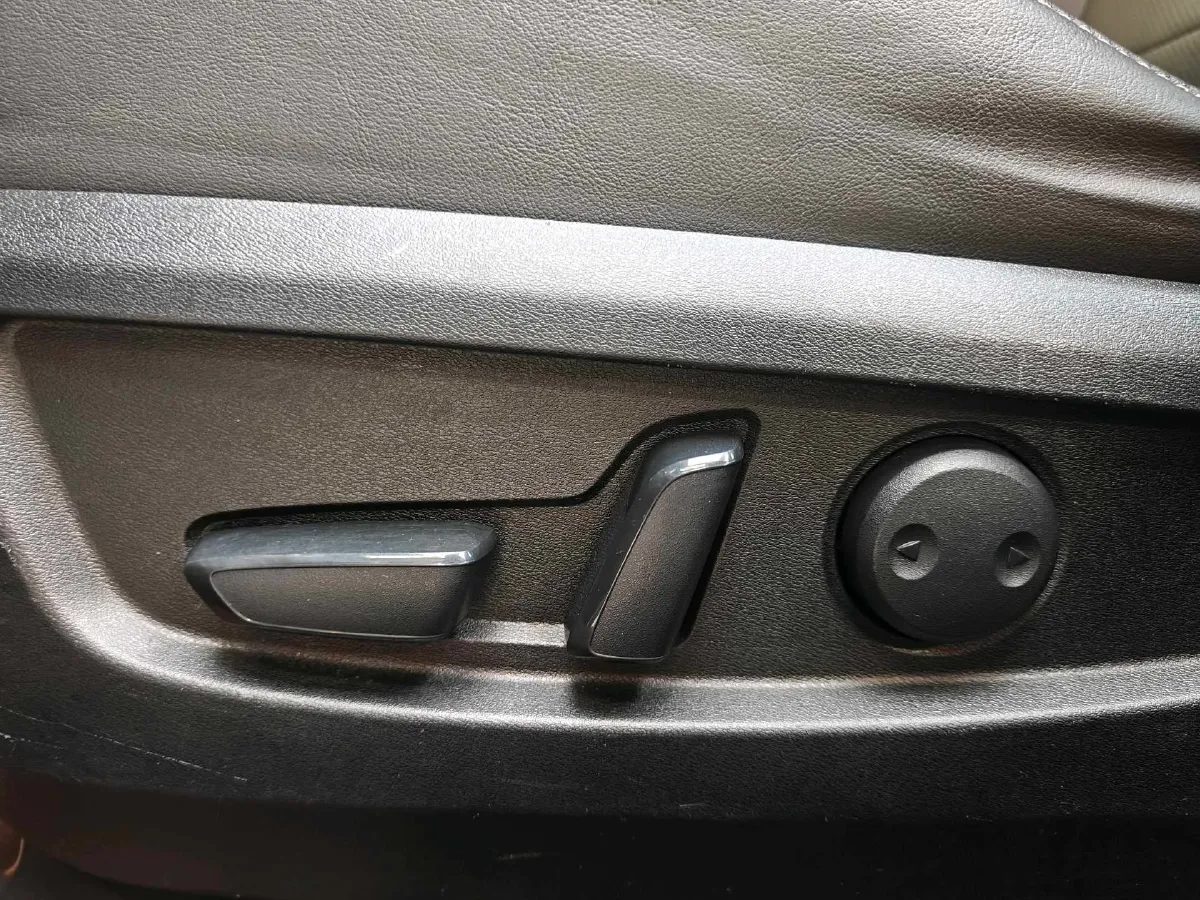 2018 Infiniti QX30 2.0T 211HP L4 7DCT,autocango,china used car exporter,china ev exporter,chinese used car exporter,chinese used ev exporter