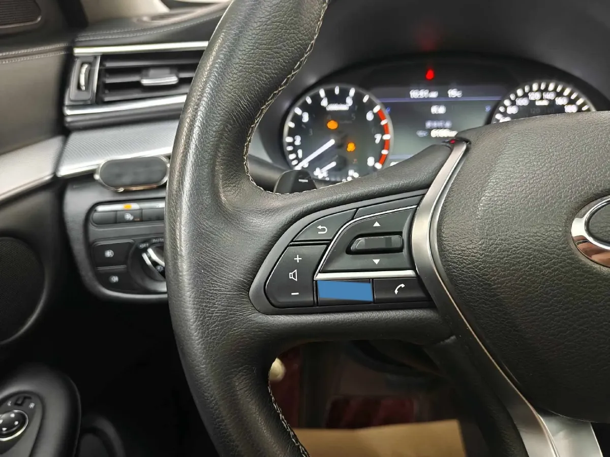 2018 Infiniti QX30 2.0T 211HP L4 7DCT,autocango,china used car exporter,china ev exporter,chinese used car exporter,chinese used ev exporter