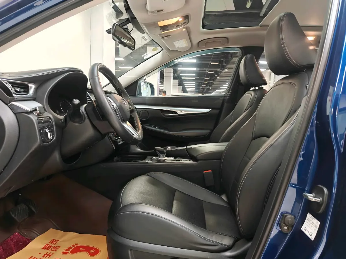 2018 Infiniti QX30 2.0T 211HP L4 7DCT,autocango,china used car exporter,china ev exporter,chinese used car exporter,chinese used ev exporter