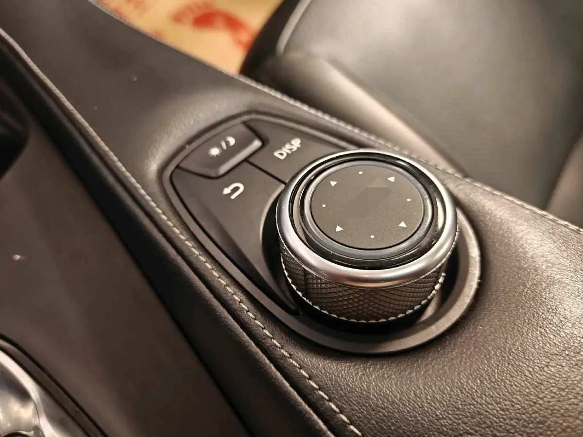 2018 Infiniti QX30 2.0T 211HP L4 7DCT,autocango,china used car exporter,china ev exporter,chinese used car exporter,chinese used ev exporter