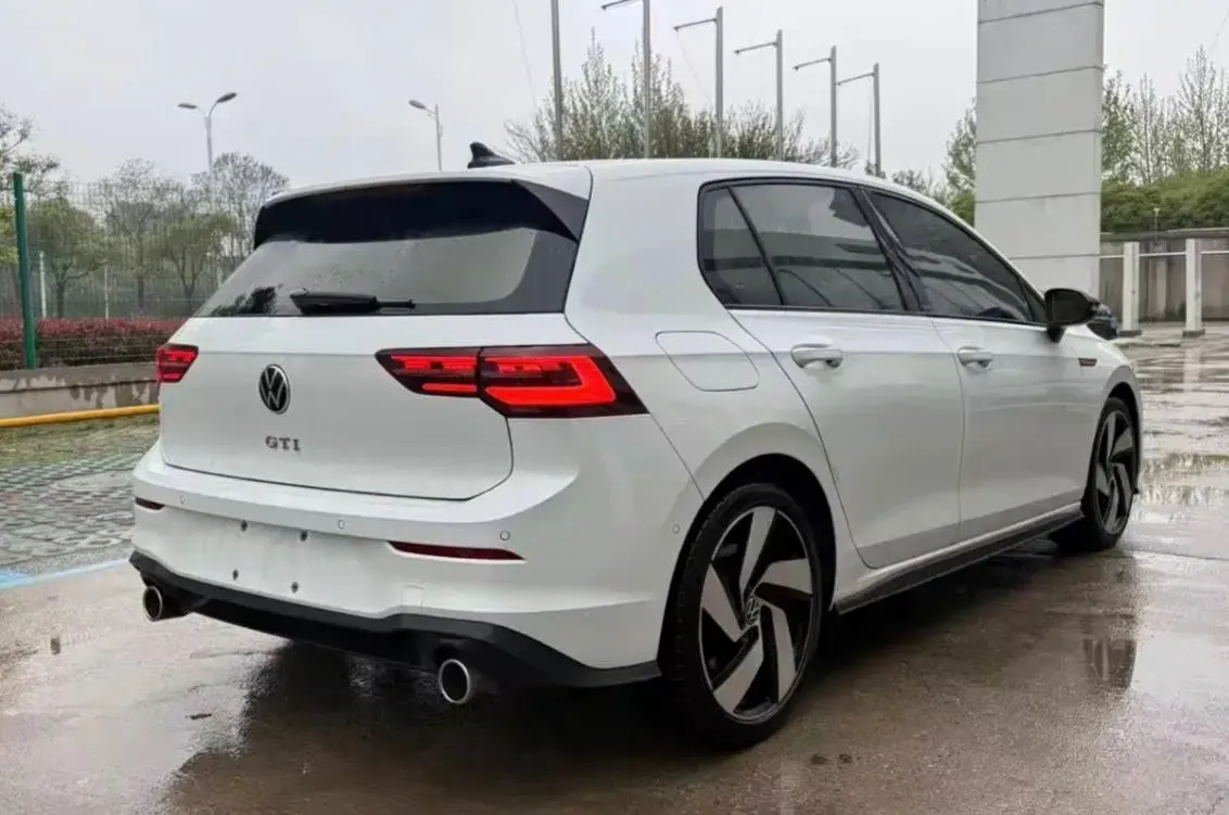 2021 Volkswagen GolfGTI 2.0T 220HP L4 7DCT,autocango,china used car exporter,china ev exporter,chinese used car exporter,chinese used ev exporter