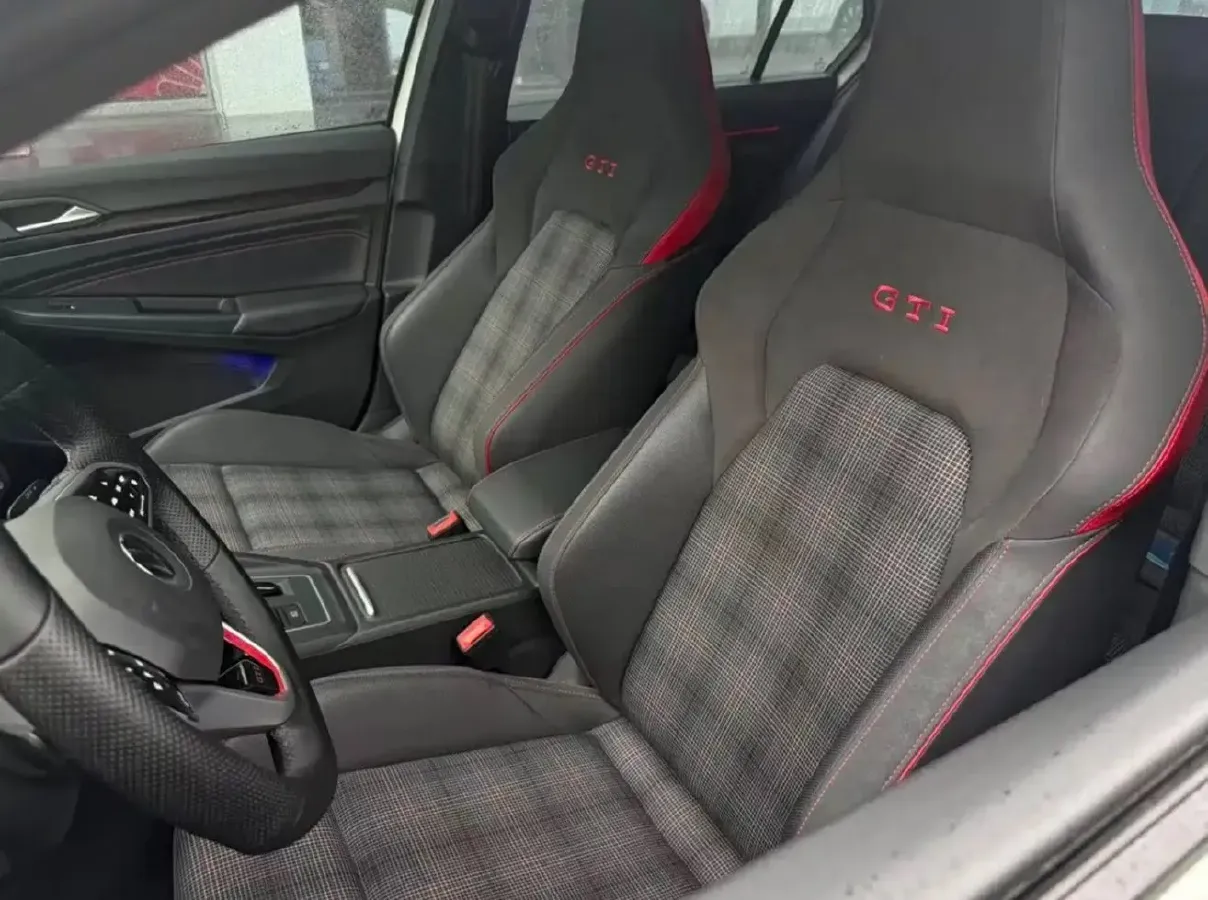 2021 Volkswagen GolfGTI 2.0T 220HP L4 7DCT,autocango,china used car exporter,china ev exporter,chinese used car exporter,chinese used ev exporter