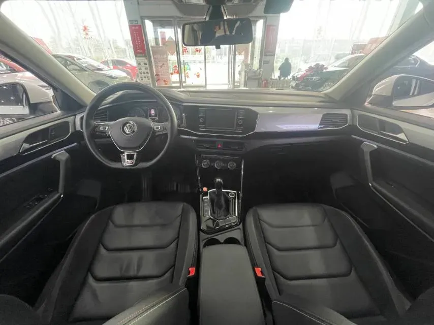 2019 Jeep Cherokee 2.0T 234HP L4 9AT,autocango,china used car exporter,china ev exporter,chinese used car exporter,chinese used ev exporter