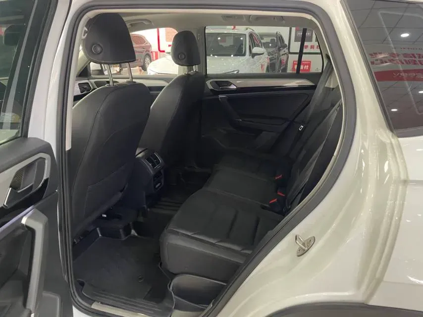 2019 Jeep Cherokee 2.0T 234HP L4 9AT,autocango,china used car exporter,china ev exporter,chinese used car exporter,chinese used ev exporter