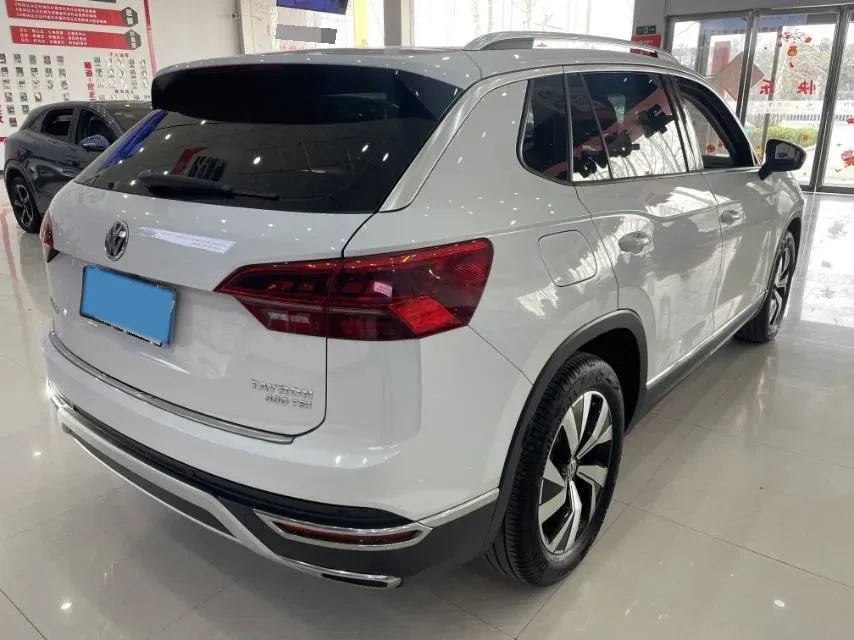 2019 Jeep Cherokee 2.0T 234HP L4 9AT,autocango,china used car exporter,china ev exporter,chinese used car exporter,chinese used ev exporter