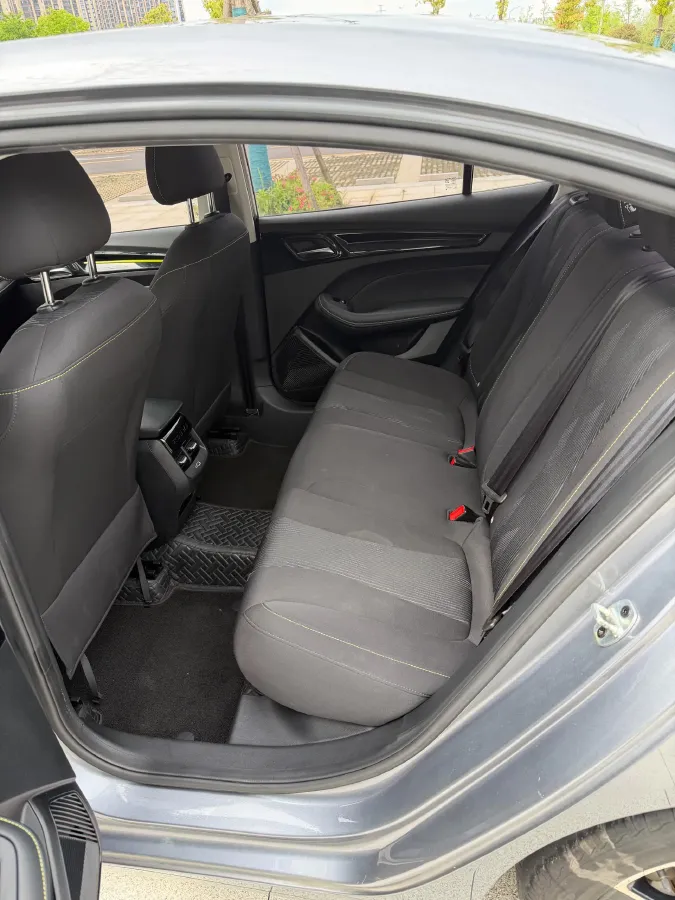 2021 Roewe i5 1.5L 120HP L4 5MT,autocango,china used car exporter,china ev exporter,chinese used car exporter,chinese used ev exporter