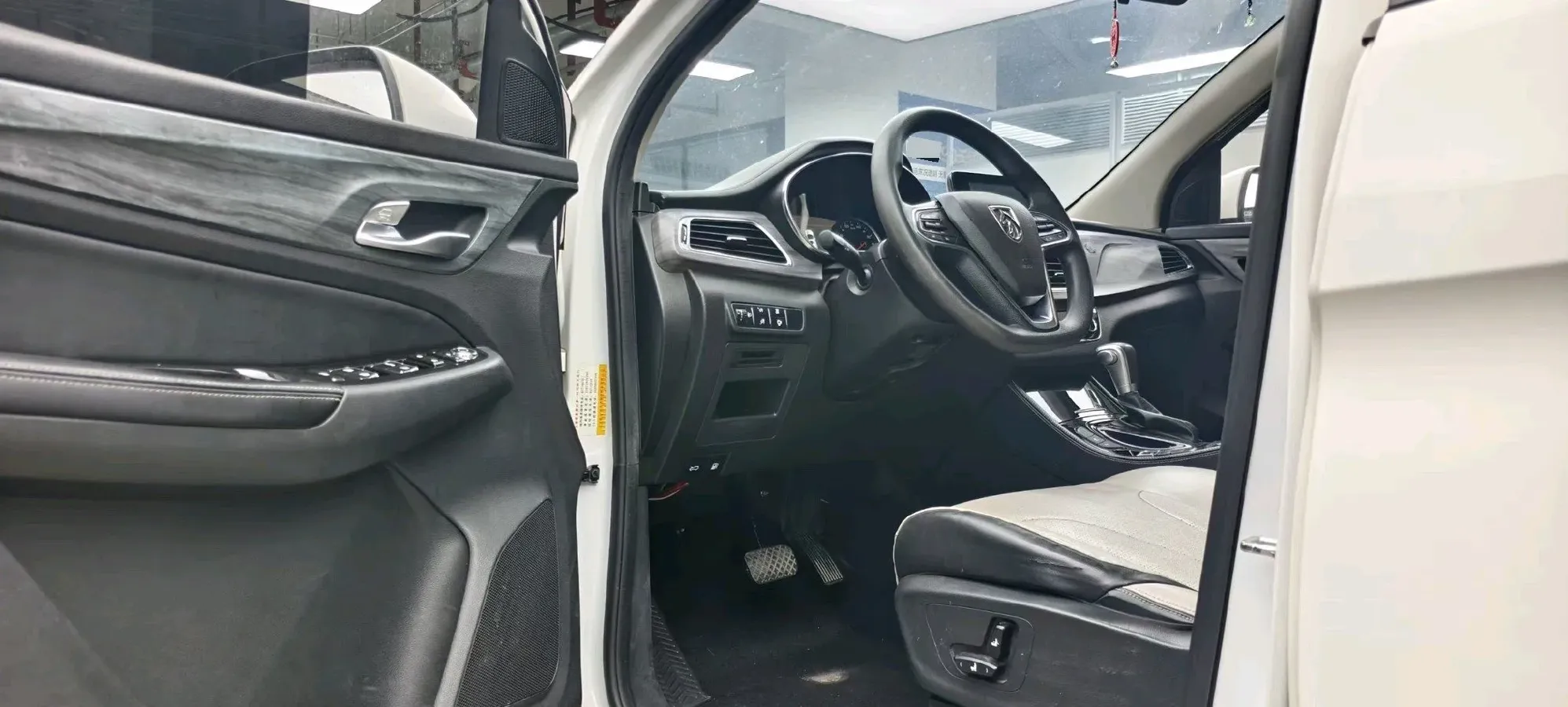 2019 BaoJun 730 1.5T 147HP L4 CVT,autocango,china used car exporter,china ev exporter,chinese used car exporter,chinese used ev exporter