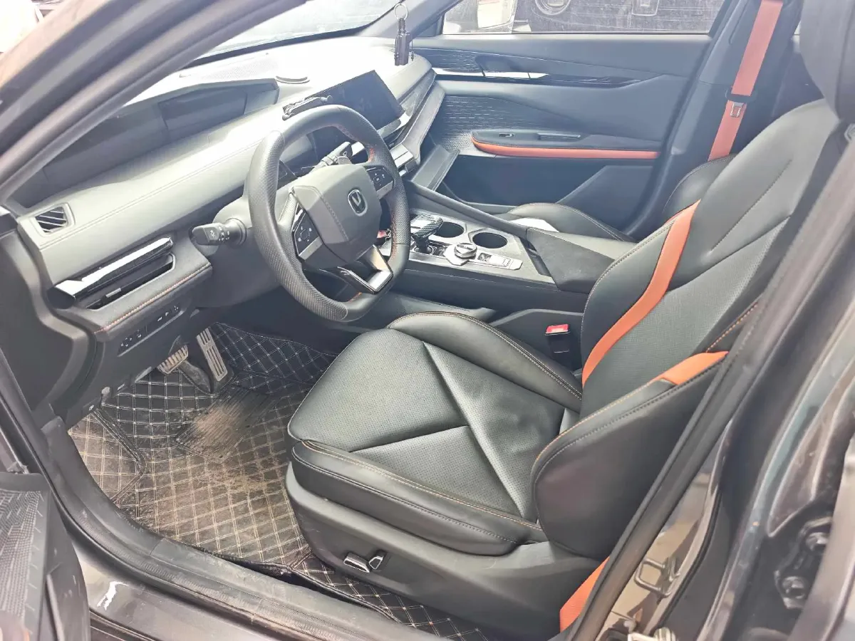 2022 ChangAn UNI-V 1.5T 188HP L4 7DCT,autocango,china used car exporter,china ev exporter,chinese used car exporter,chinese used ev exporter