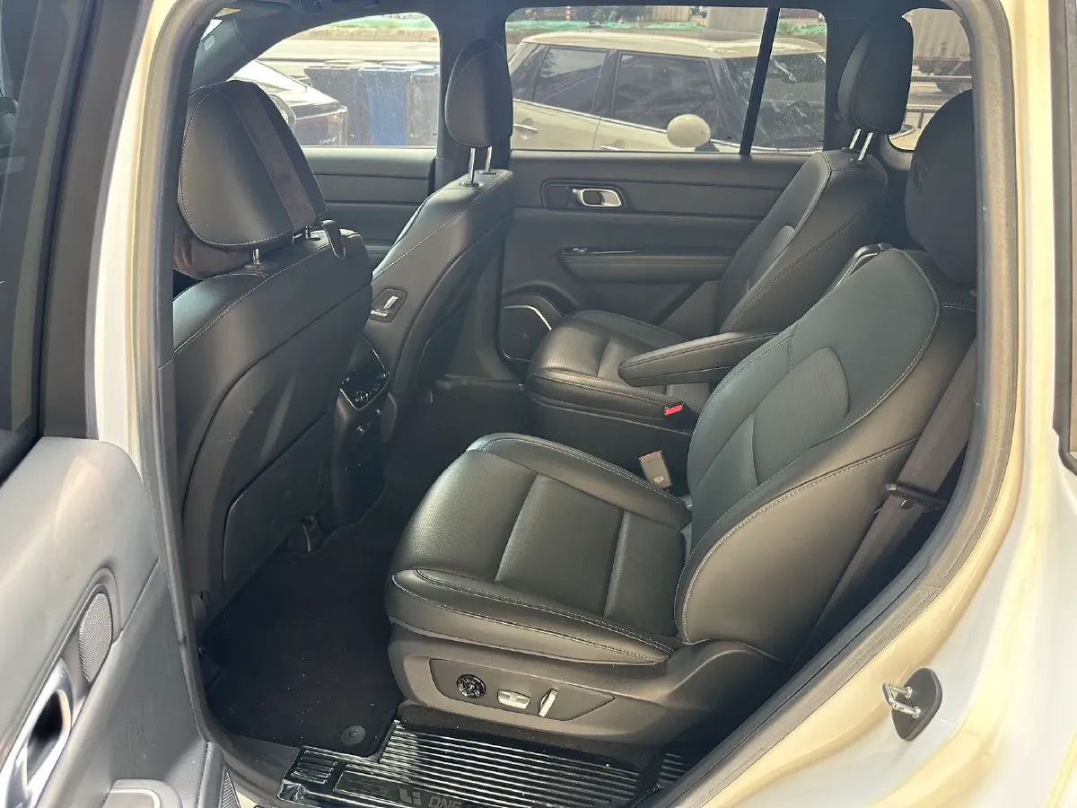 2021 Li ONE Range Extended 131HP REEV 40.5KWH,autocango,china used car exporter,china ev exporter,chinese used car exporter,chinese used ev exporter