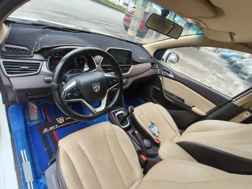 2017 BaoJun 310W 1.5L 112HP L4 6MT,autocango,china used car exporter,china ev exporter,chinese used car exporter,chinese used ev exporter