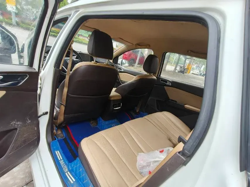 2017 BaoJun 310W 1.5L 112HP L4 6MT,autocango,china used car exporter,china ev exporter,chinese used car exporter,chinese used ev exporter