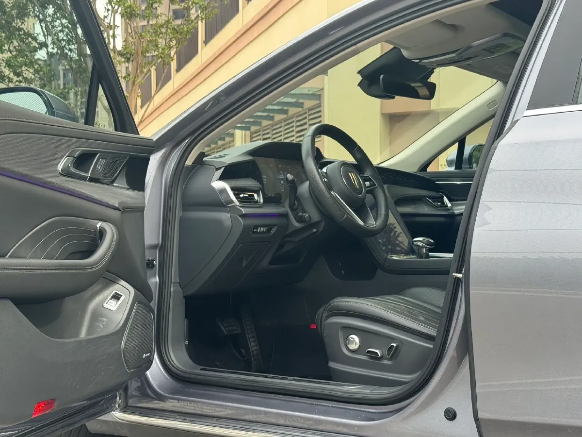 2023 HongQi H5 2.0T 224HP L4 8AT,autocango,china used car exporter,china ev exporter,chinese used car exporter,chinese used ev exporter