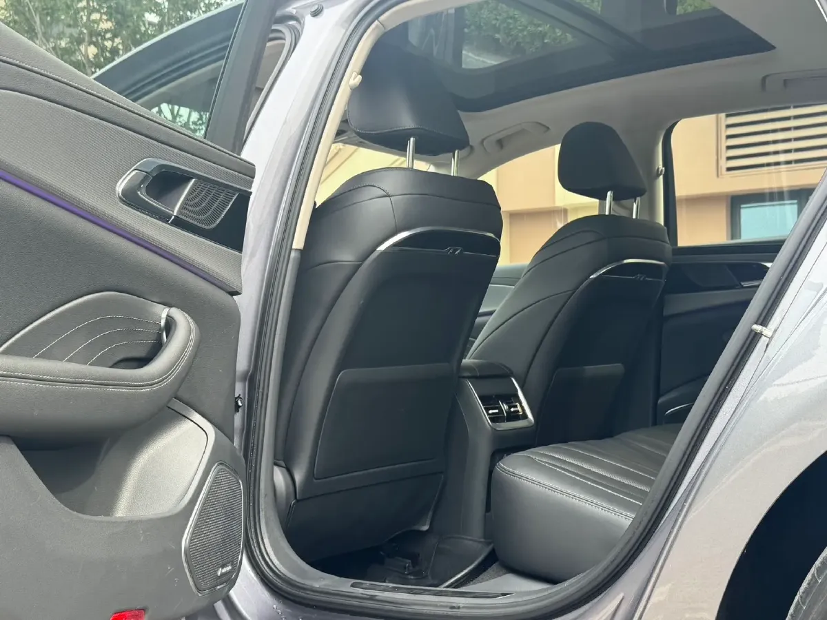 2023 HongQi H5 2.0T 224HP L4 8AT,autocango,china used car exporter,china ev exporter,chinese used car exporter,chinese used ev exporter