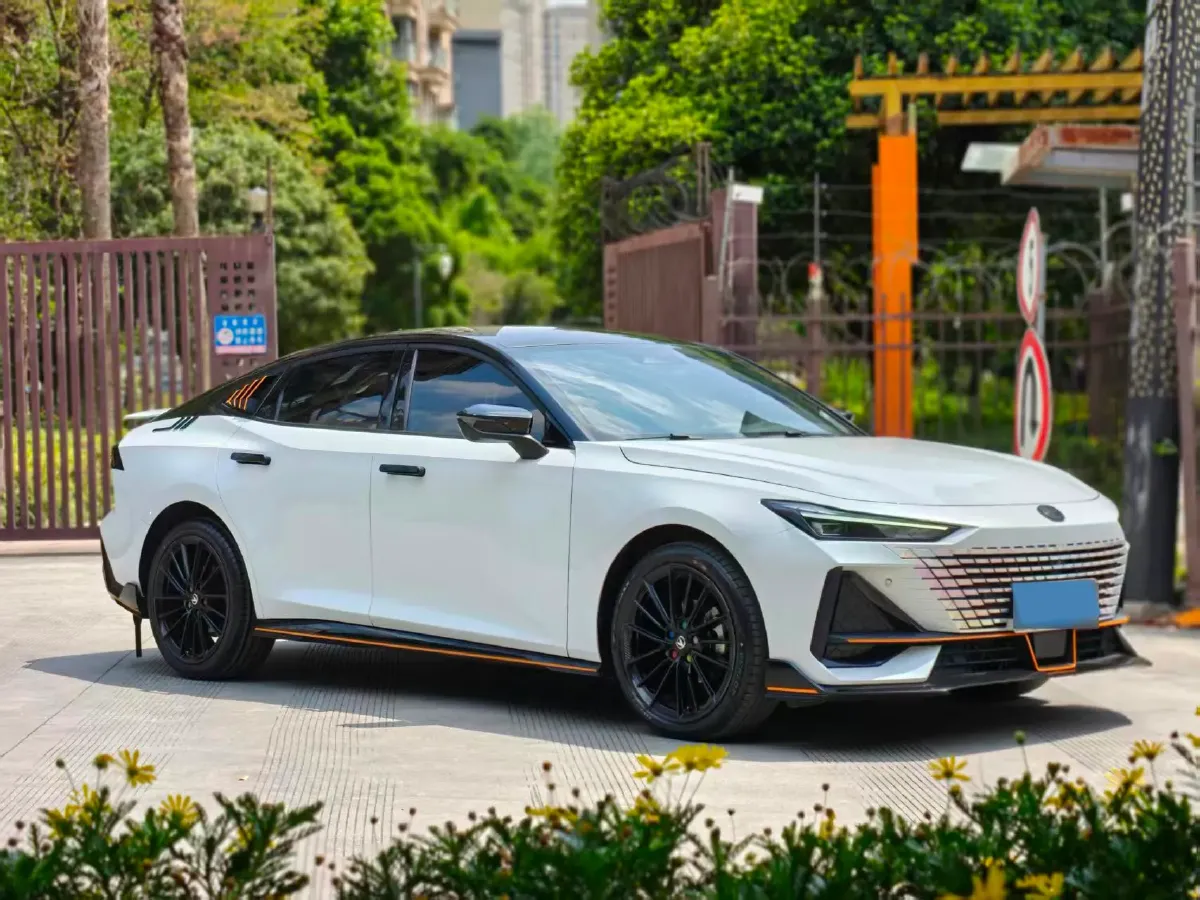 2023 ChangAn UNI-V 1.5T 188HP L4 7DCT,autocango,china used car exporter,china ev exporter,chinese used car exporter,chinese used ev exporter