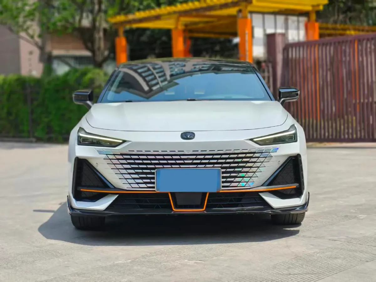 2023 ChangAn UNI-V 1.5T 188HP L4 7DCT,autocango,china used car exporter,china ev exporter,chinese used car exporter,chinese used ev exporter