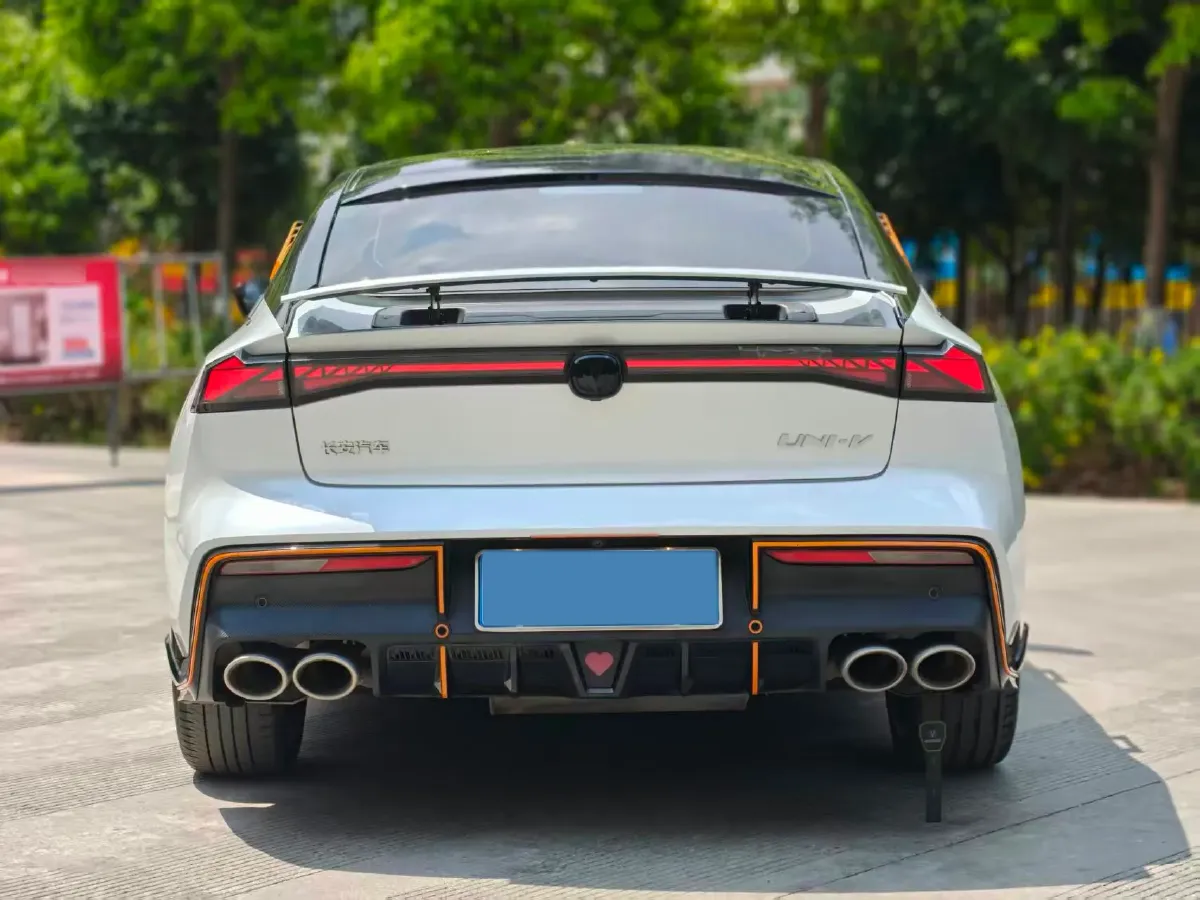 2023 ChangAn UNI-V 1.5T 188HP L4 7DCT,autocango,china used car exporter,china ev exporter,chinese used car exporter,chinese used ev exporter