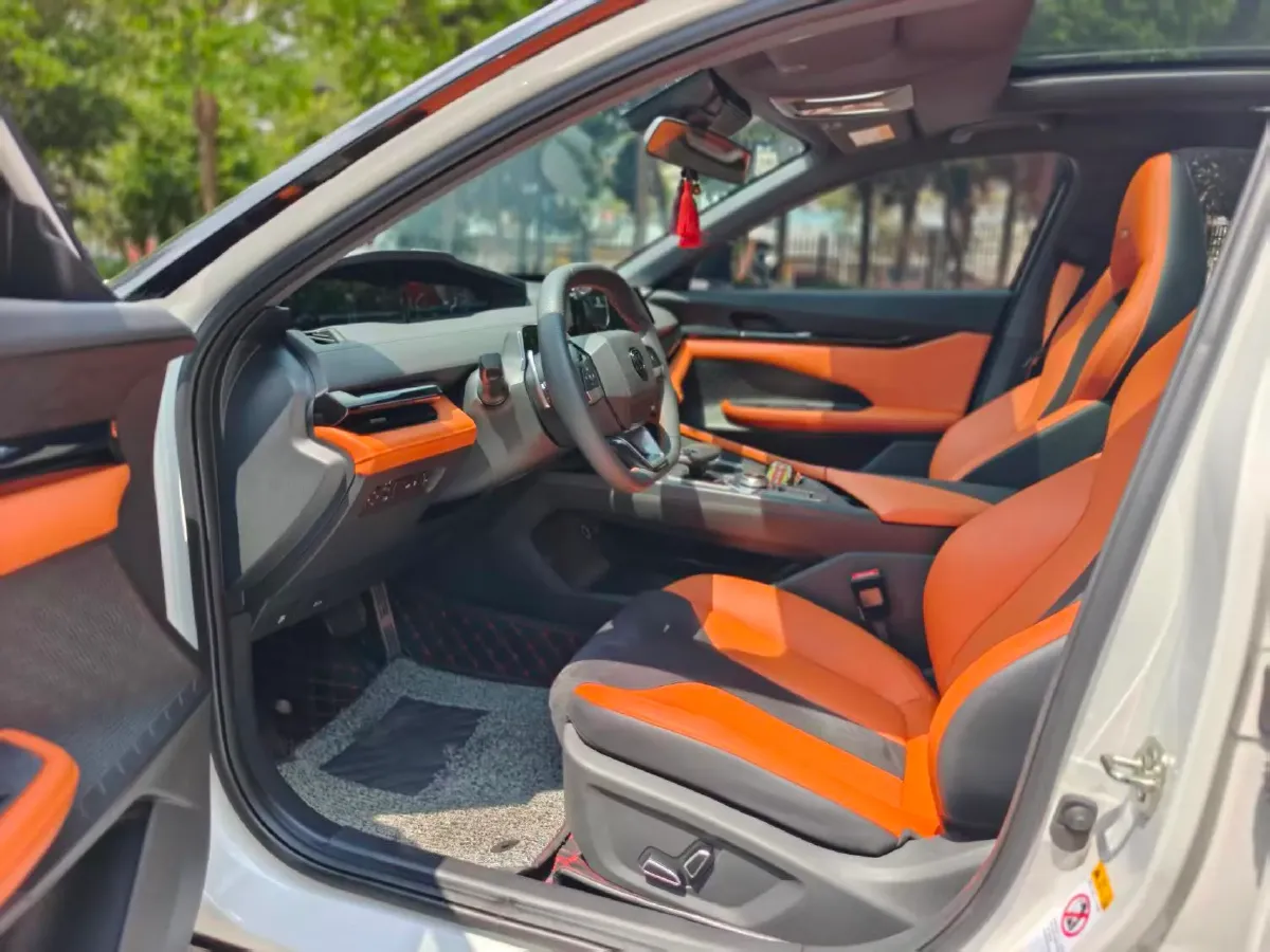 2023 ChangAn UNI-V 1.5T 188HP L4 7DCT,autocango,china used car exporter,china ev exporter,chinese used car exporter,chinese used ev exporter