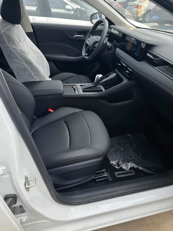 2024 Roewe i5 1.5L 129HP L4 CVT,autocango,china used car exporter,china ev exporter,chinese used car exporter,chinese used ev exporter