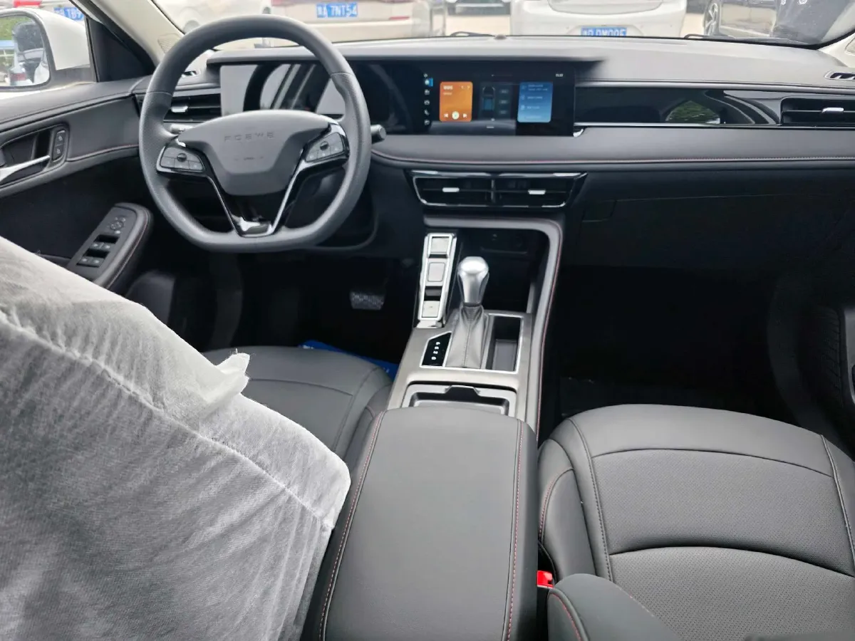 2024 Roewe i5 1.5L 129HP L4 CVT,autocango,china used car exporter,china ev exporter,chinese used car exporter,chinese used ev exporter