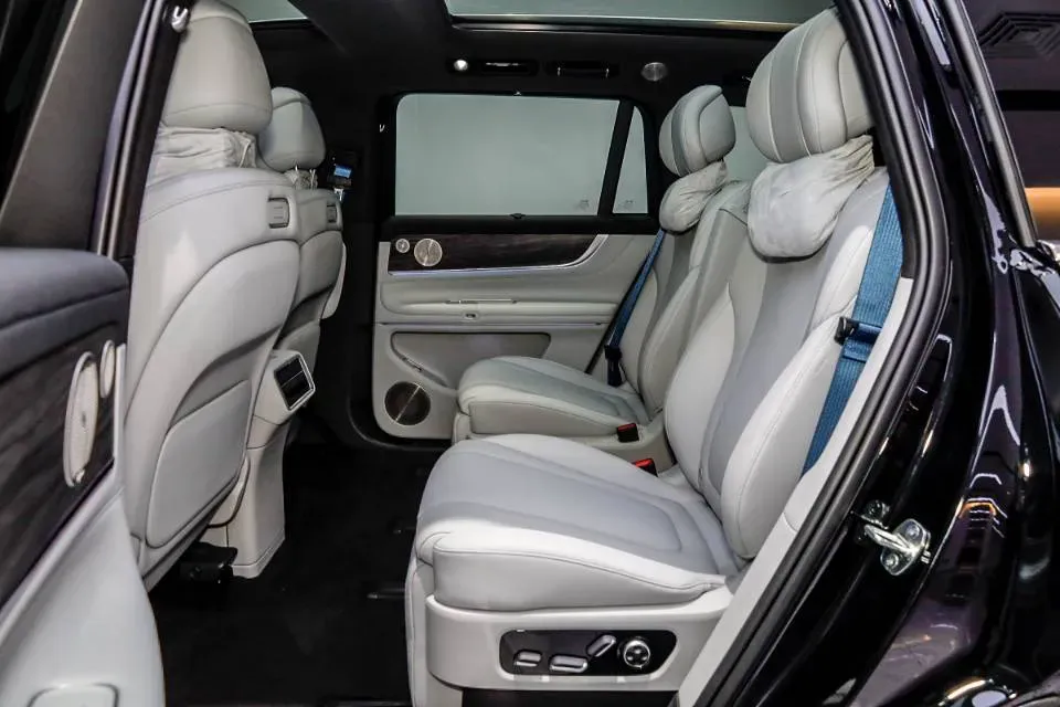 2025 AITO AITO M9 REEV 160HP REEV 52KWH,autocango,china used car exporter,china ev exporter,chinese used car exporter,chinese used ev exporter