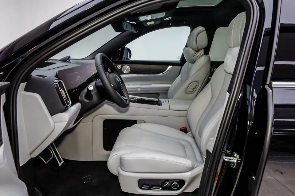 2025 AITO AITO M9 REEV 160HP REEV 52KWH,autocango,china used car exporter,china ev exporter,chinese used car exporter,chinese used ev exporter