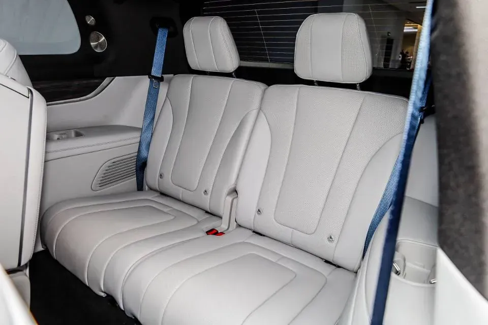 2025 AITO AITO M9 REEV 160HP REEV 52KWH,autocango,china used car exporter,china ev exporter,chinese used car exporter,chinese used ev exporter