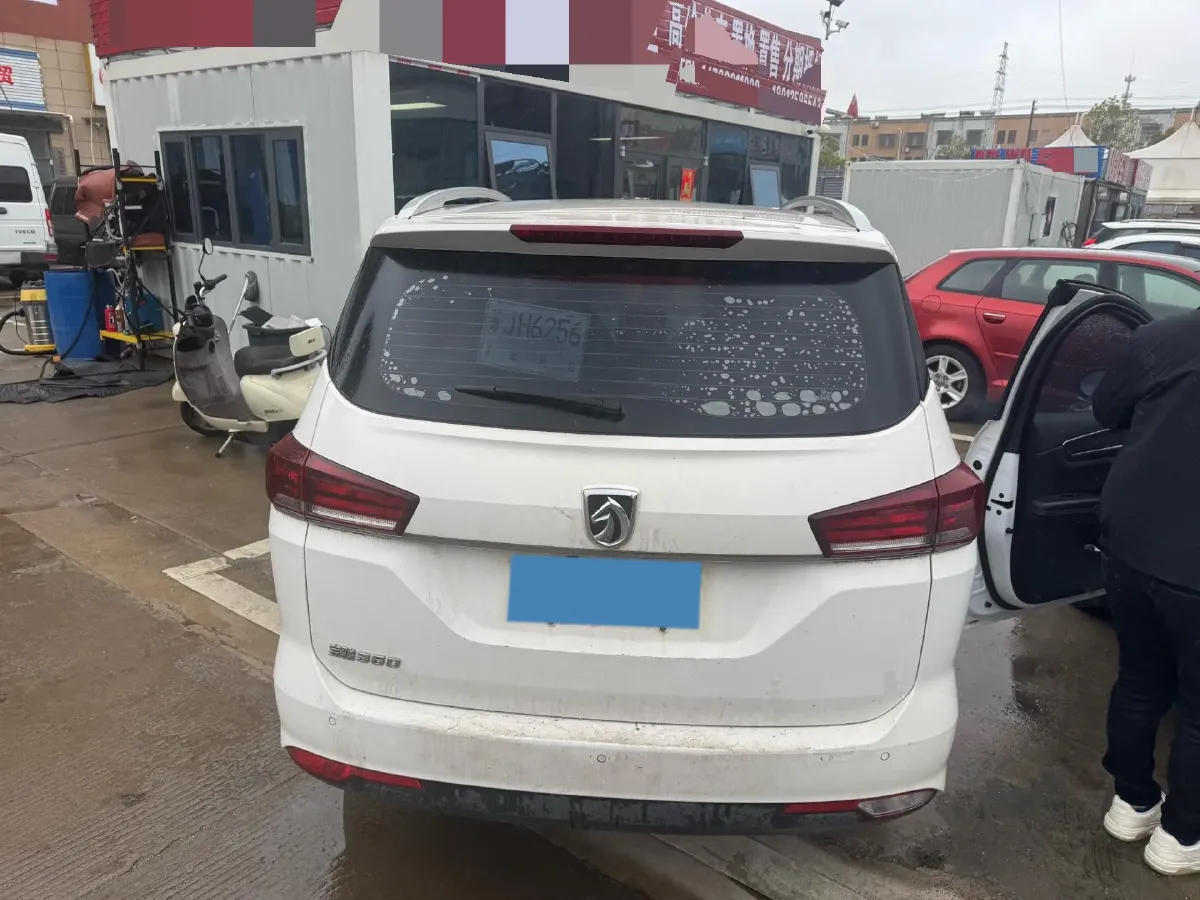 2019 BaoJun 360 1.5L 105HP L4 6MT,autocango,china used car exporter,china ev exporter,chinese used car exporter,chinese used ev exporter