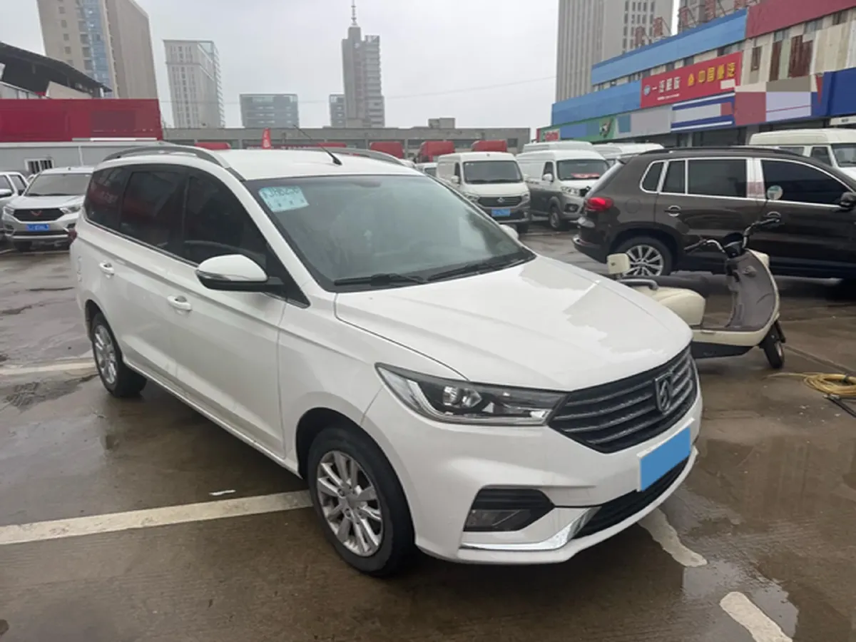 2019 BaoJun 360 1.5L 105HP L4 6MT,autocango,china used car exporter,china ev exporter,chinese used car exporter,chinese used ev exporter