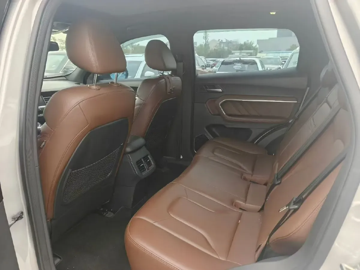 2017 Haval H6 2.0T 197HP L4 7DCT,autocango,china used car exporter,china ev exporter,chinese used car exporter,chinese used ev exporter