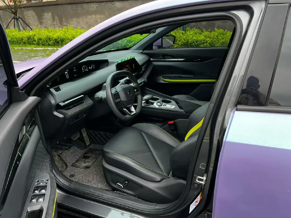 2023 ChangAn UNI-V 1.5T 188HP L4 7DCT,autocango,china used car exporter,china ev exporter,chinese used car exporter,chinese used ev exporter