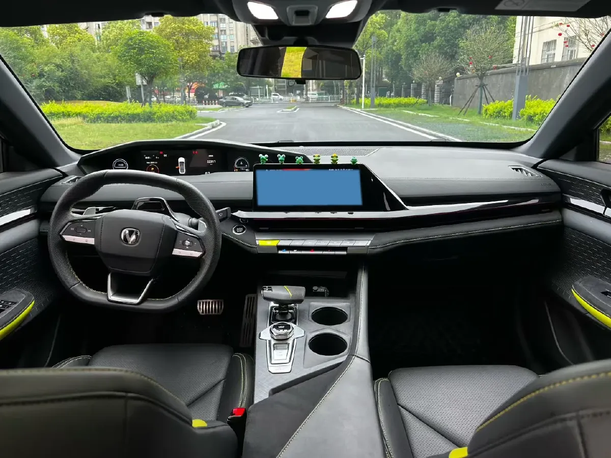 2023 ChangAn UNI-V 1.5T 188HP L4 7DCT,autocango,china used car exporter,china ev exporter,chinese used car exporter,chinese used ev exporter