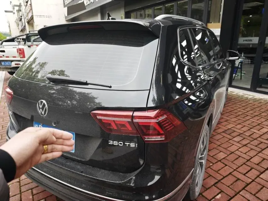 2024 Volkswagen Tiguan L 2.0T 186HP L4 7DCT,autocango,china used car exporter,china ev exporter,chinese used car exporter,chinese used ev exporter