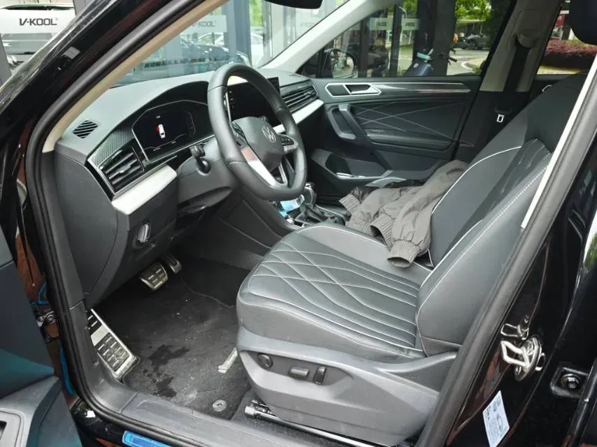 2024 Volkswagen Tiguan L 2.0T 186HP L4 7DCT,autocango,china used car exporter,china ev exporter,chinese used car exporter,chinese used ev exporter