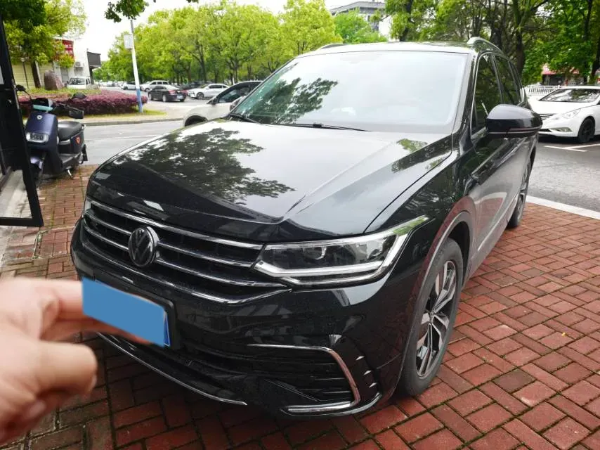 2024 Volkswagen Tiguan L 2.0T 186HP L4 7DCT,autocango,china used car exporter,china ev exporter,chinese used car exporter,chinese used ev exporter