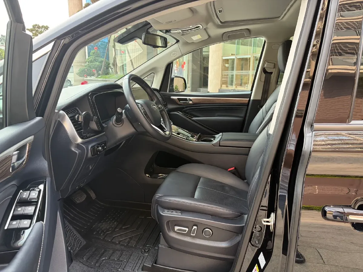 2021 GAC Trumpchi M8 2.0T 252HP L4 8AT,autocango,china used car exporter,china ev exporter,chinese used car exporter,chinese used ev exporter