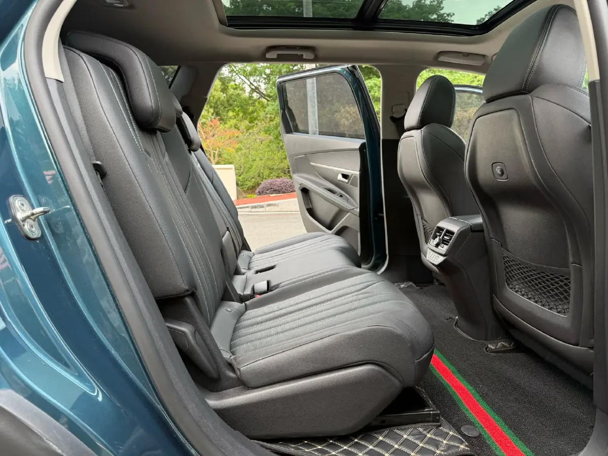 2023 Peugeot 5008 1.8T 211HP L4 8AT,autocango,china used car exporter,china ev exporter,chinese used car exporter,chinese used ev exporter