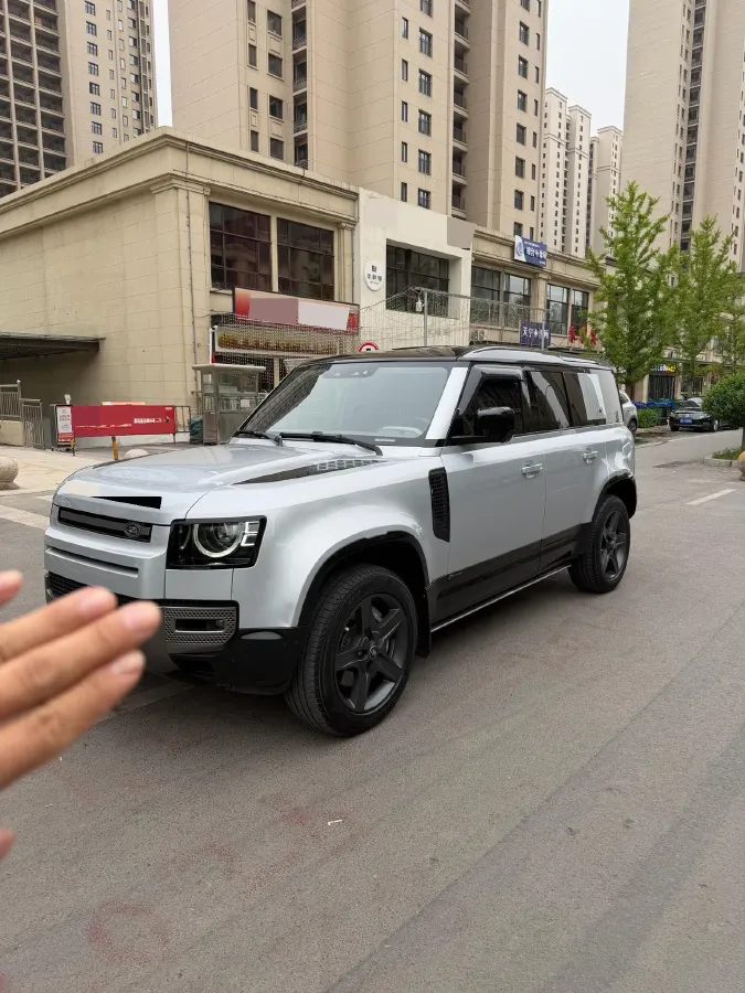 2021 Land Rover Defender 3.0T 400HP L6 8AT,autocango,china used car exporter,china ev exporter,chinese used car exporter,chinese used ev exporter