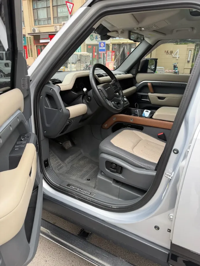 2021 Land Rover Defender 3.0T 400HP L6 8AT,autocango,china used car exporter,china ev exporter,chinese used car exporter,chinese used ev exporter