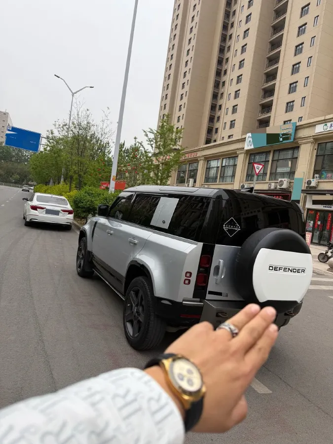 2021 Land Rover Defender 3.0T 400HP L6 8AT,autocango,china used car exporter,china ev exporter,chinese used car exporter,chinese used ev exporter