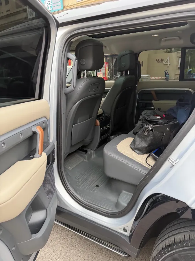 2021 Land Rover Defender 3.0T 400HP L6 8AT,autocango,china used car exporter,china ev exporter,chinese used car exporter,chinese used ev exporter