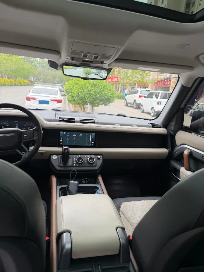 2021 Land Rover Defender 3.0T 400HP L6 8AT,autocango,china used car exporter,china ev exporter,chinese used car exporter,chinese used ev exporter
