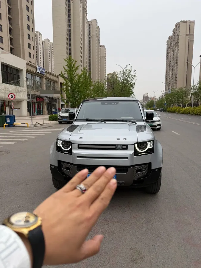 2021 Land Rover Defender 3.0T 400HP L6 8AT,autocango,china used car exporter,china ev exporter,chinese used car exporter,chinese used ev exporter