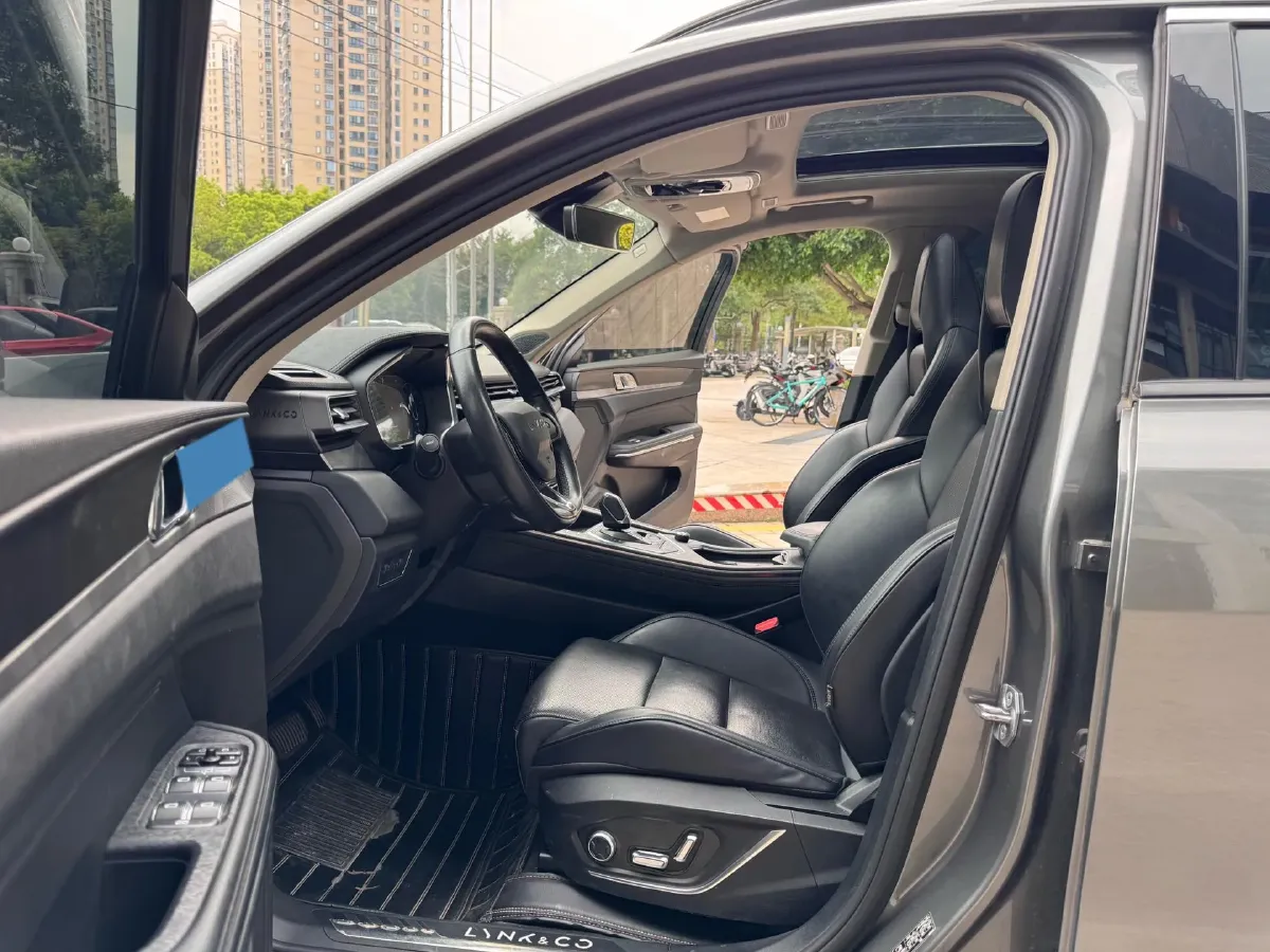 2021 LYNK&CO 01 2.0T 218HP L4 8AT,autocango,china used car exporter,china ev exporter,chinese used car exporter,chinese used ev exporter