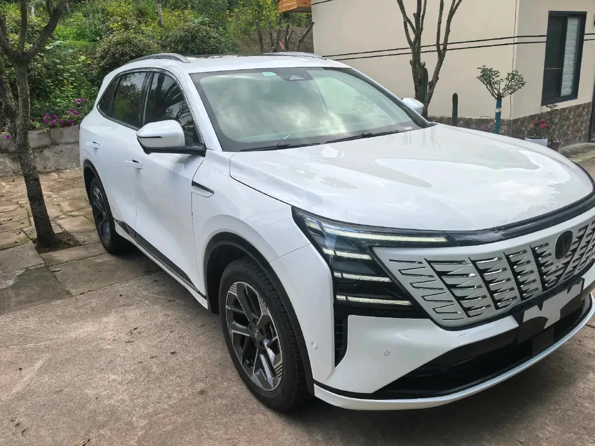 2025 ChangAn CS75 Plus 1.5T 192HP L4 8AT,autocango,china used car exporter,china ev exporter,chinese used car exporter,chinese used ev exporter