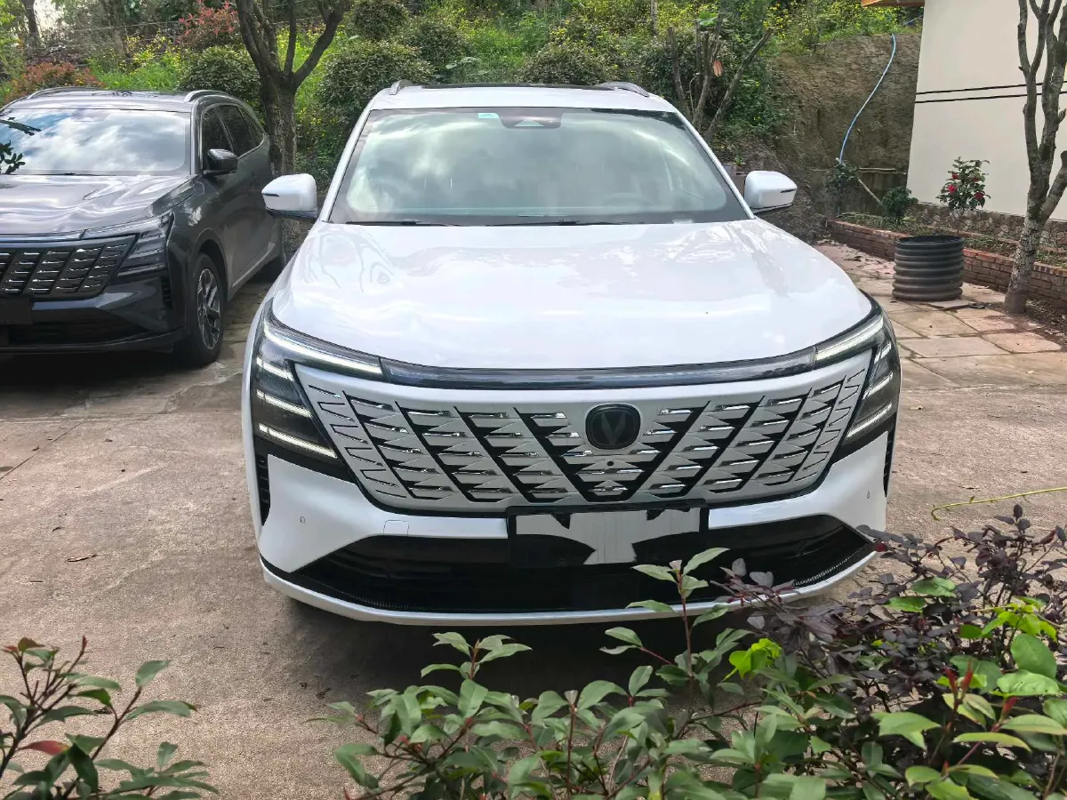 2025 ChangAn CS75 Plus 1.5T 192HP L4 8AT,autocango,china used car exporter,china ev exporter,chinese used car exporter,chinese used ev exporter