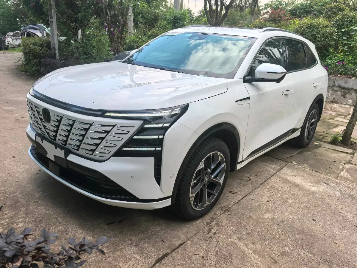 2025 ChangAn CS75 Plus 1.5T 192HP L4 8AT,autocango,china used car exporter,china ev exporter,chinese used car exporter,chinese used ev exporter